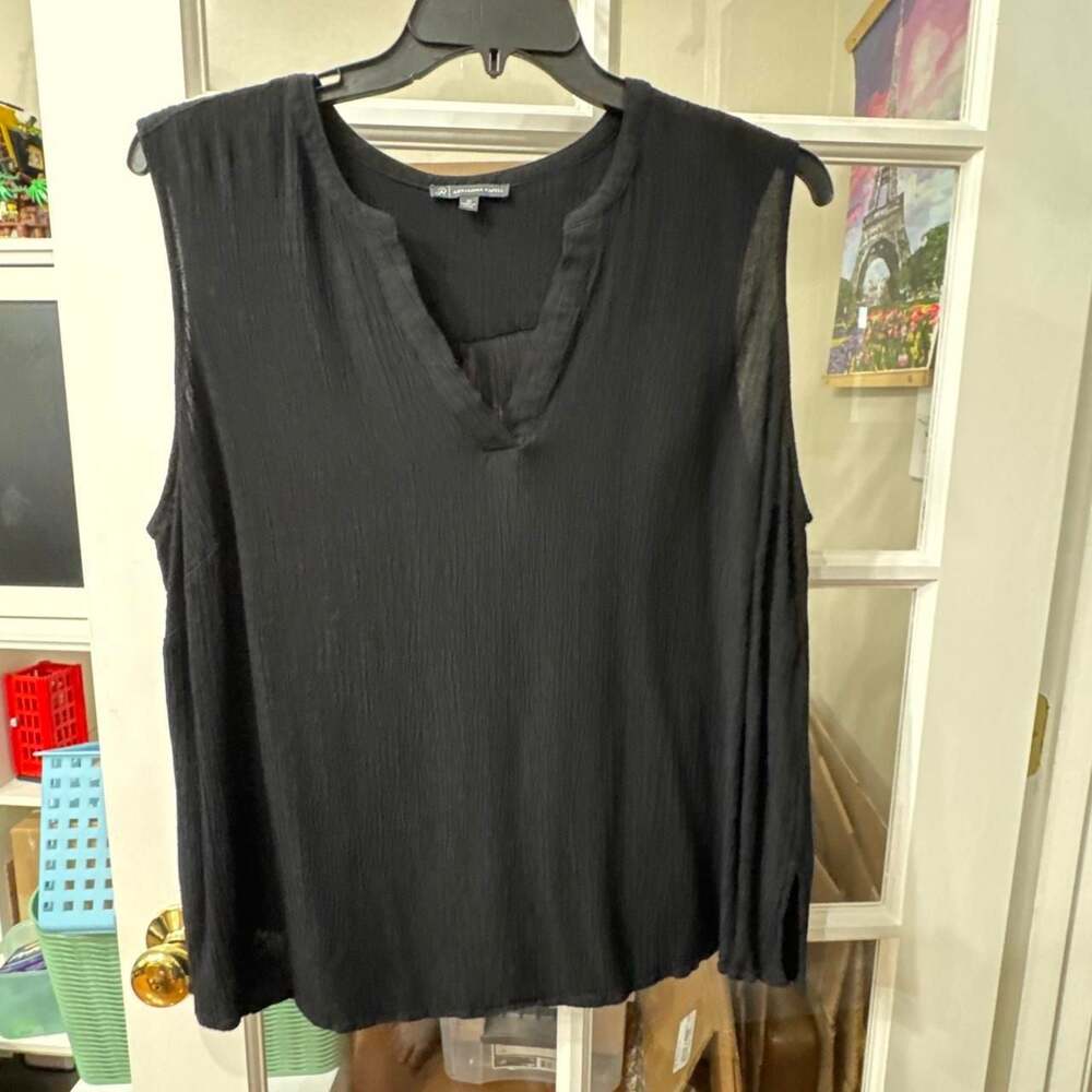 Adrianna Papell Black Sleeveless Vertical Pleat Notched V-Neck Blouse